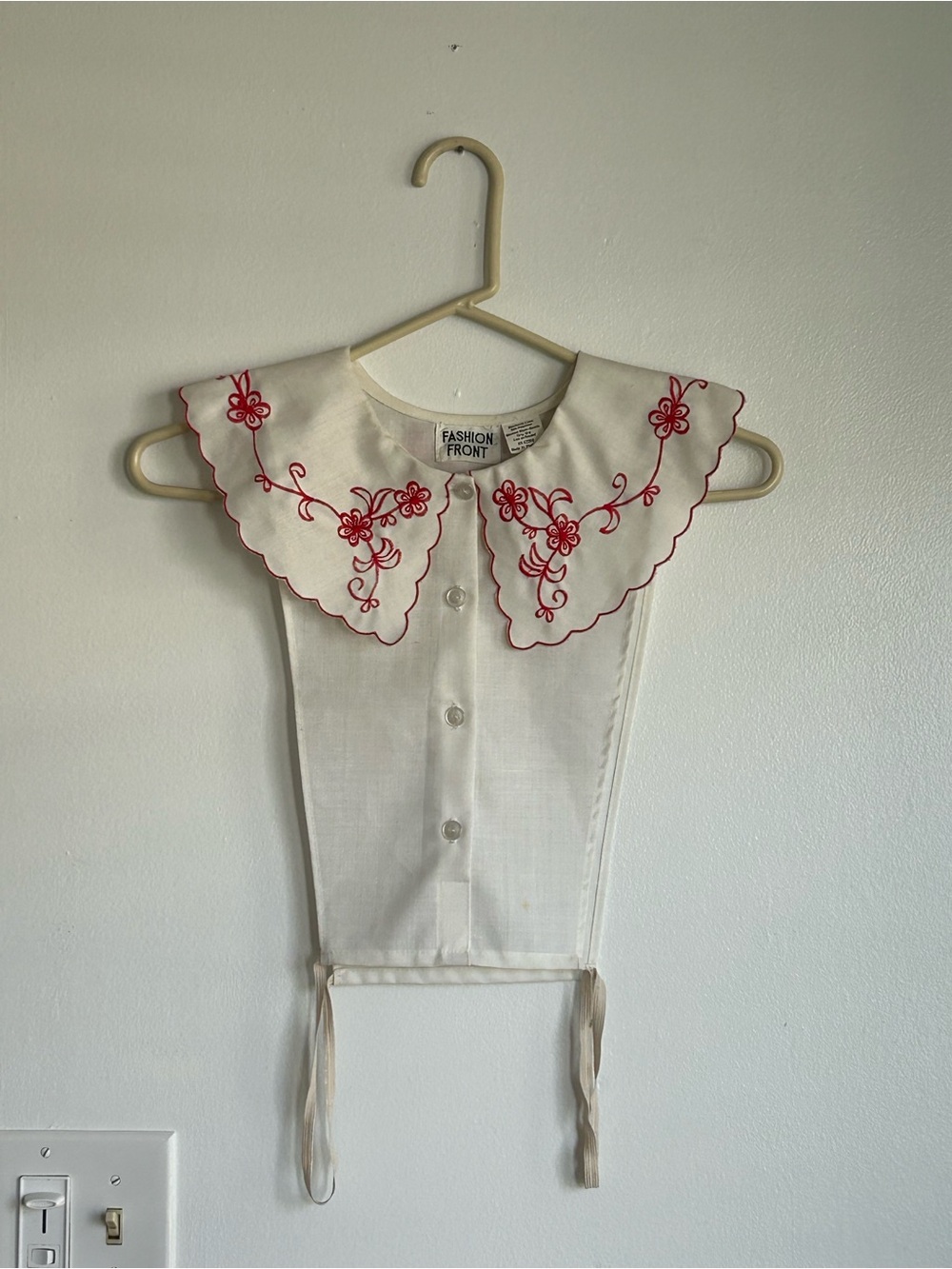 Vintage Floral Embroidered Collar Red & White